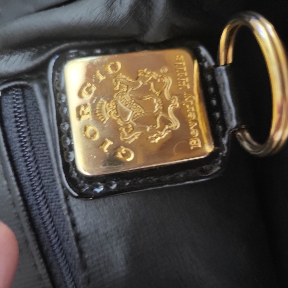 Luxurious Black Quilted Shoulder Bag with Chain Strap - Picture 4 of 5